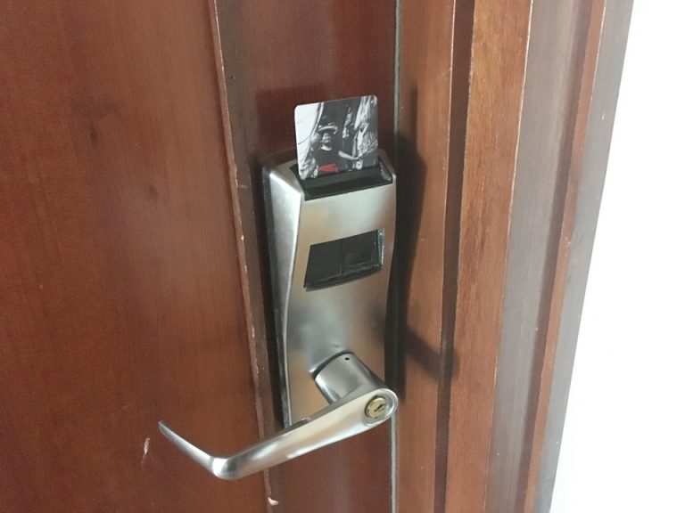 客室ドアカードキー