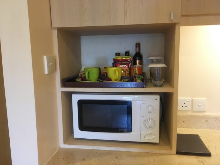 ミニバーコーナー。電子レンジは使いませんでしたが、ファミリーにとっては便利なのかと思います。