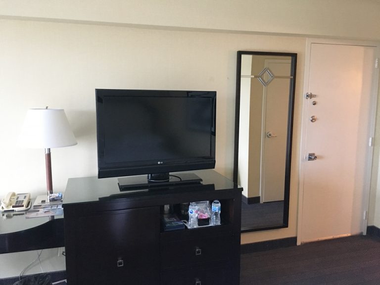 ベッド方向からTV