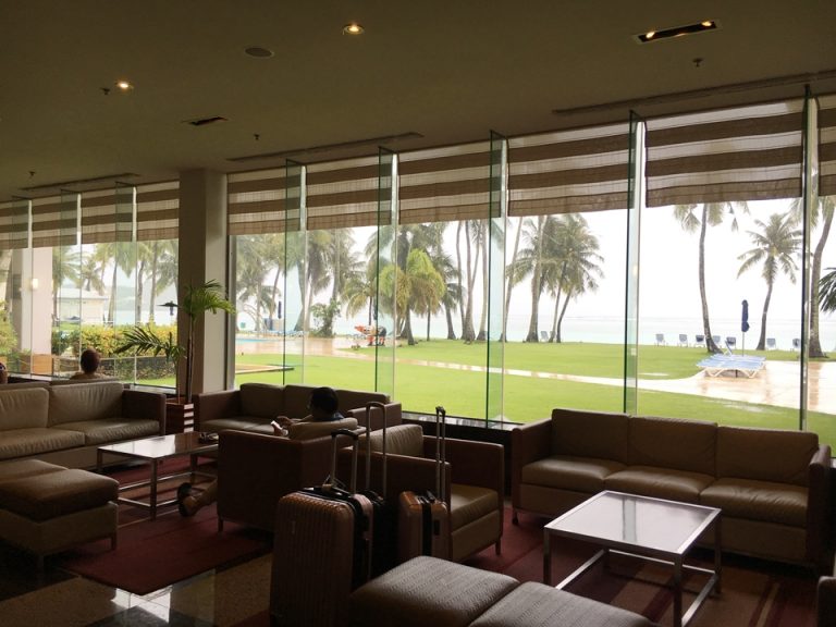 ロビーから見た外の景色