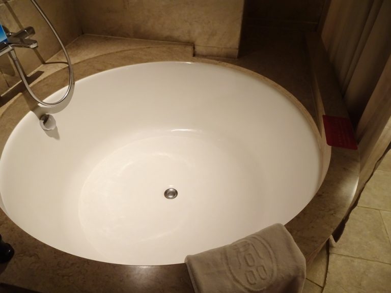 客室のバストイレ_バスタブ