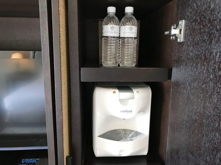 無料のお水・コーヒーメーカー