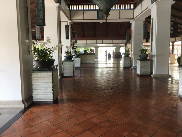 外観_フロントエントランス側