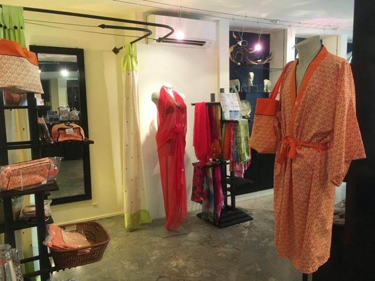 ANGSANA Gallaryでは、部屋にあるバスローブと同じものが販売されていました。