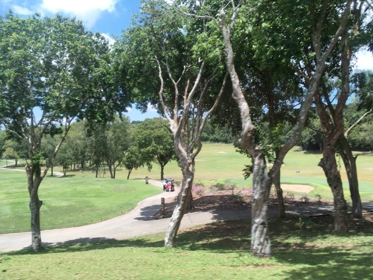 リゾート手前にあるLagunaゴルフコース