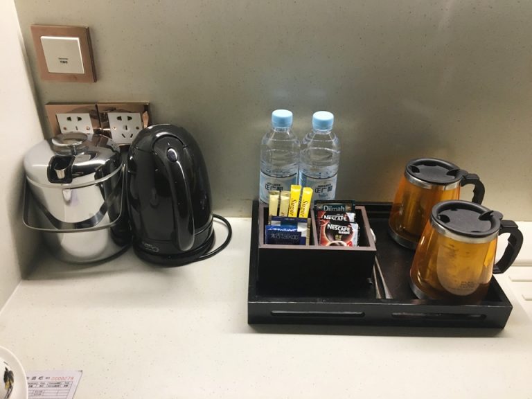 無料のカフェコーナー。ミニキッチンにあります