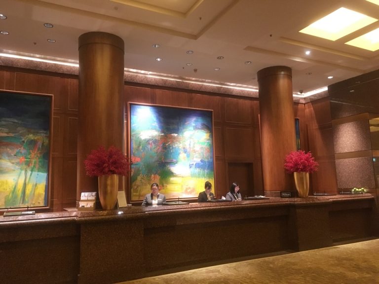 フロント、チェックイン時