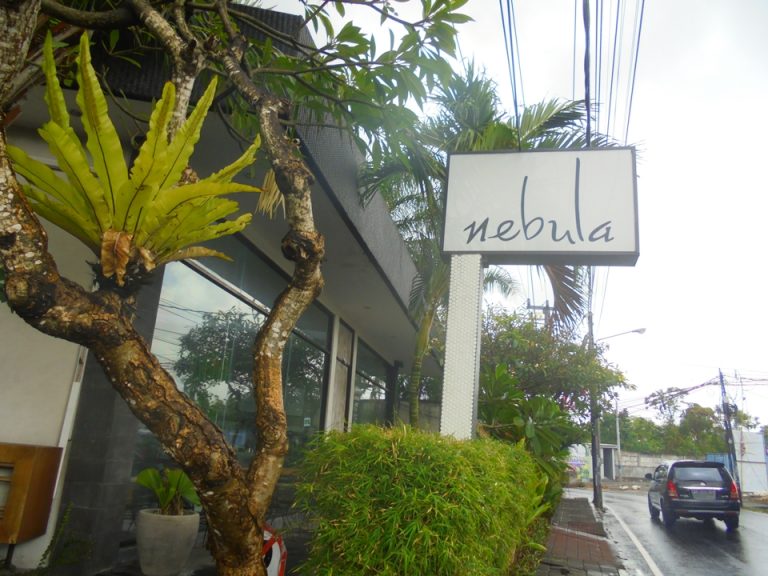 カルテルのすぐお隣にあるカフェ(nebula)