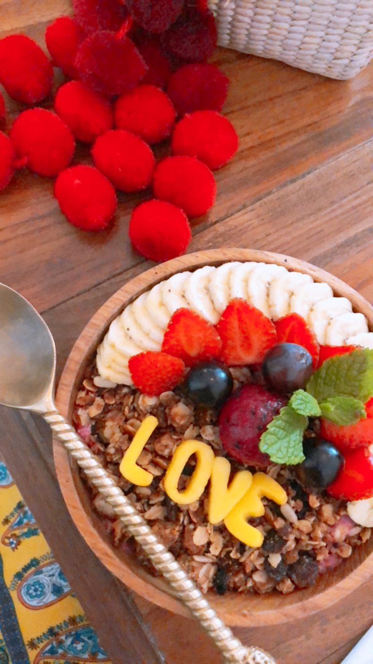 LOVEの文字はその時々でほかのものに変わります。スプーンまでも可愛い(KYND)