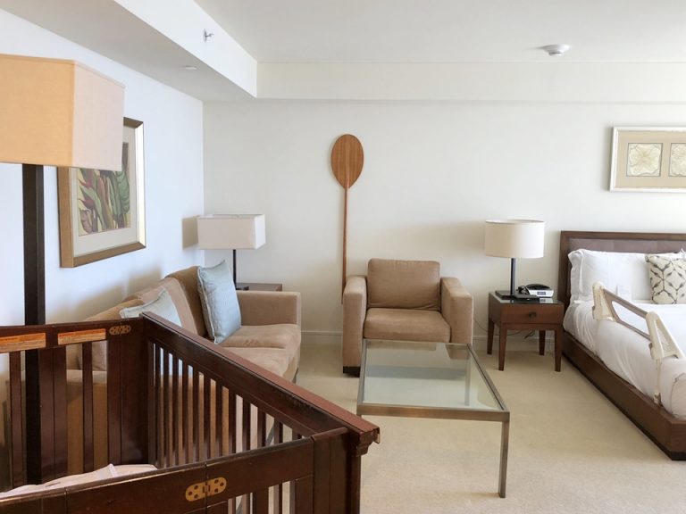 客室(手間ベビーベッドです)