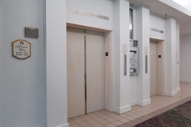 1階エレベーターホール