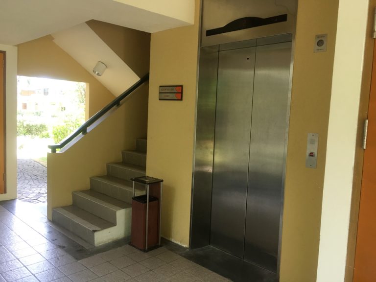 1階エレベーターホール