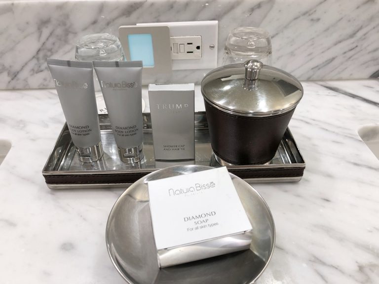 ボディソープ、シャワーキャップ、綿棒もありました