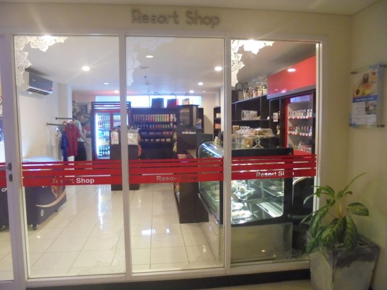 ホテル内コンビニ