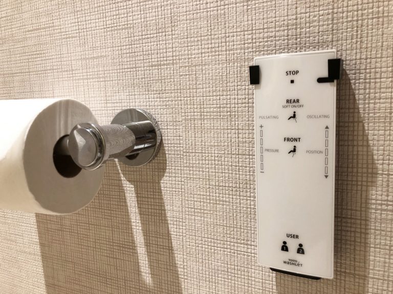 温水洗浄機能付き便座でした。