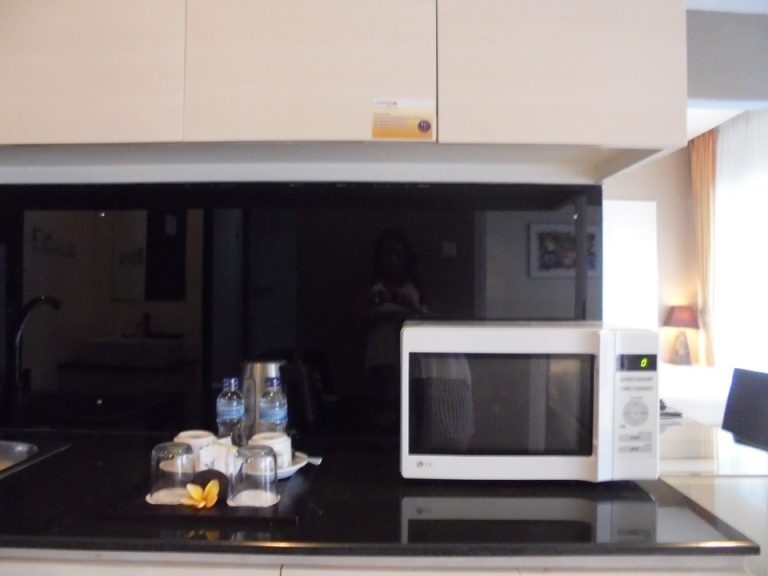 グラス、カップ、電子レンジ、備え付けのお水は毎日いただけます