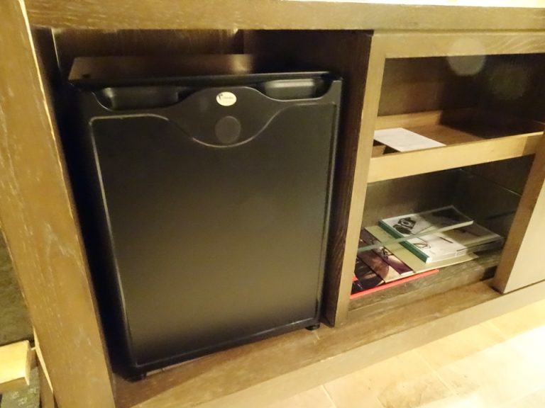 客室_冷蔵庫閉じた状態