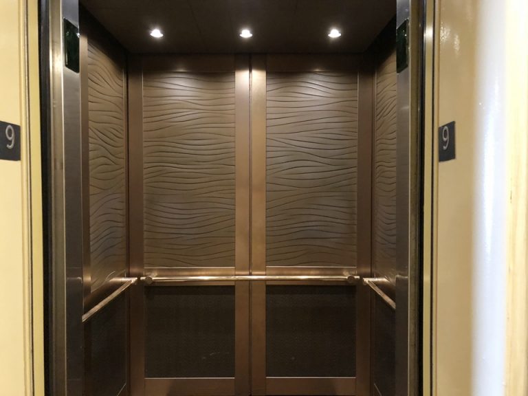 エレベーター内観