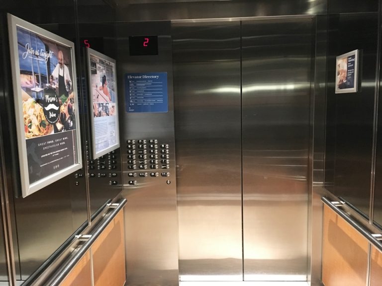 エレベーター内観