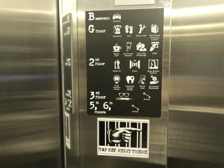 エレベーター内観