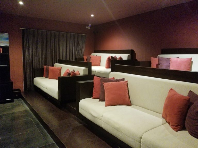 映画館の席。小さいながら本格的でした。