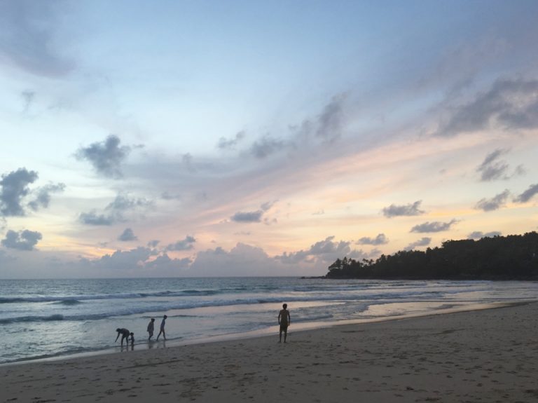 サンセット。この日は雲が多かったです