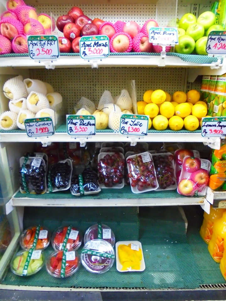 あらかじめカットしてあるものもありました。お部屋にはナイフ類がないので、カットフルーツはありがたかったです