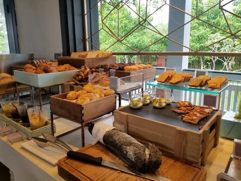 パンも菓子パンから種類がトーストまでたくさんありました。