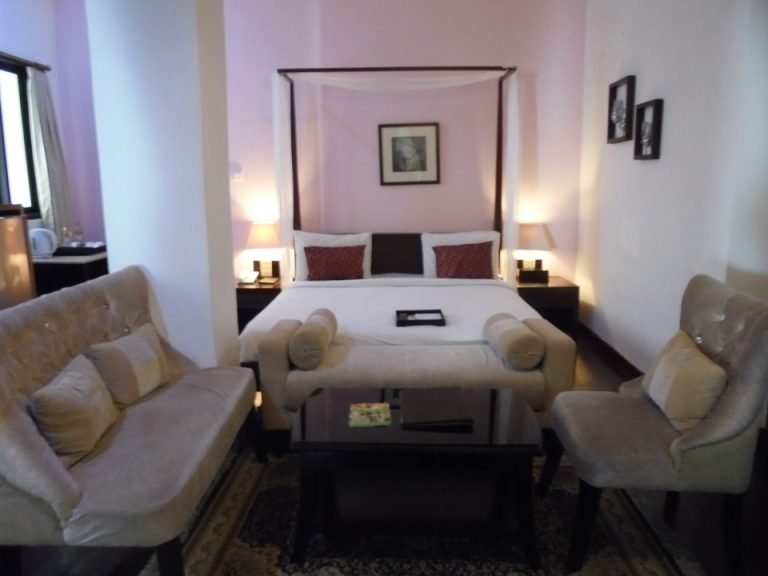 ソファーとベッド。友人が訪問しに来た時も広々とくつろげたと言っていました