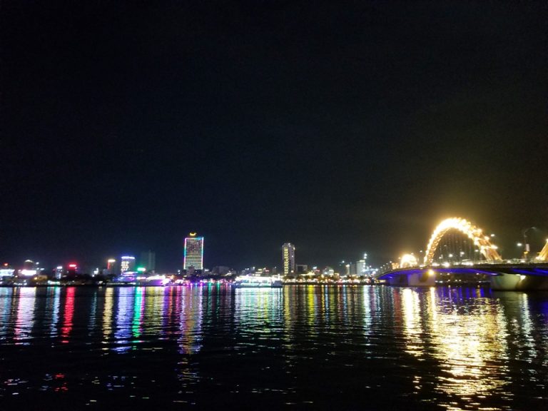 ダナンは夜景がきれいでした。