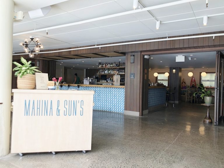 ホテル内にMahina&Sun’sがあります。