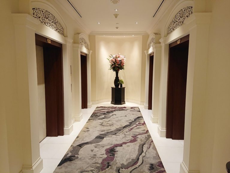 07エレベーターホールフロント階1