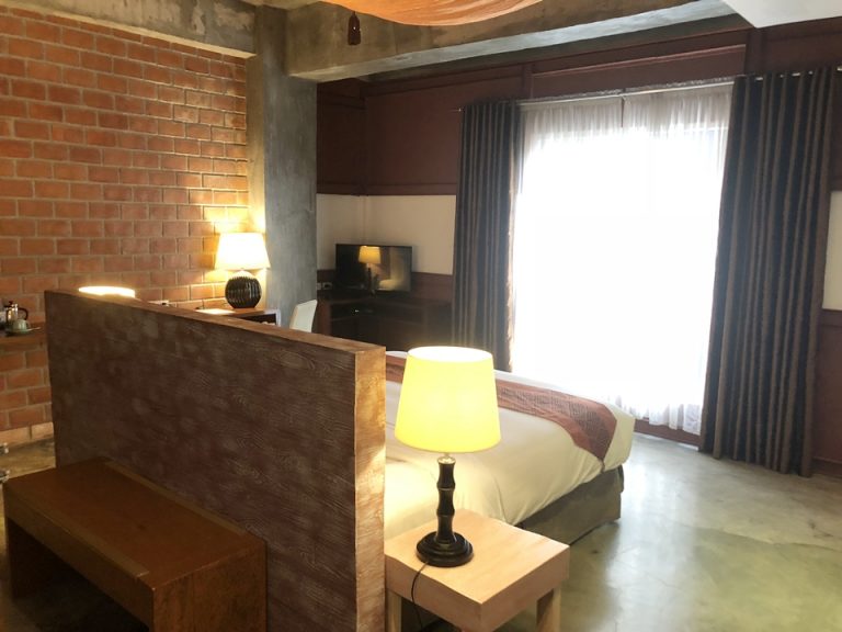 客室全体(入口方向から)