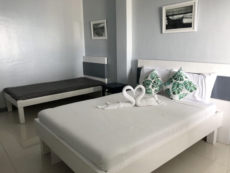 客室全体(入口方向から)