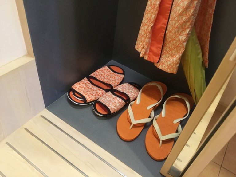スリッパ、ビーチサンダル、もデザインが統一されていました。