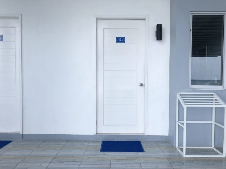 客室入口外観ドア