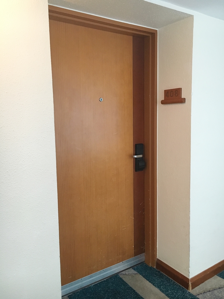 客室入口外観ドア