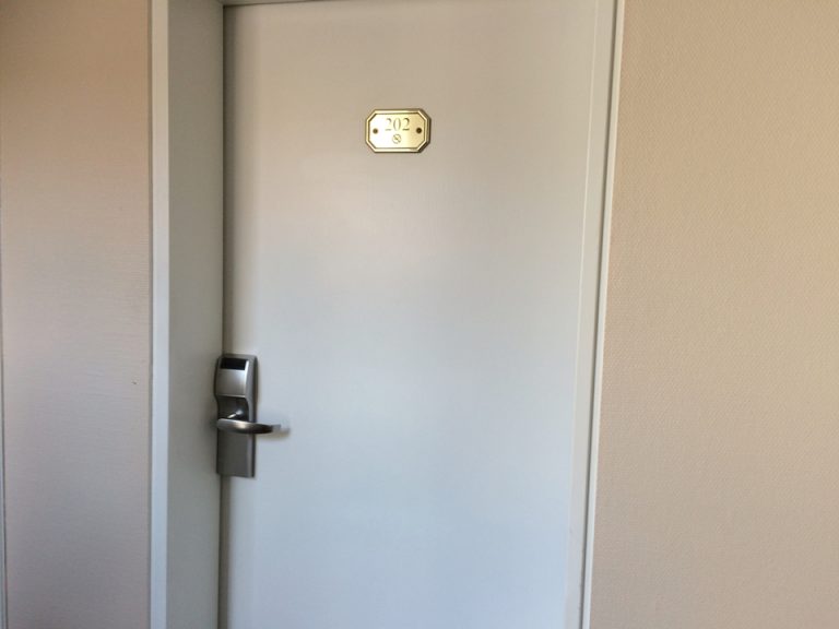 客室入口外観ドア