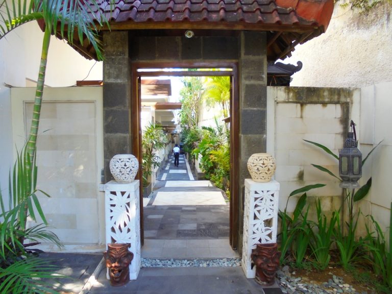 レストランから客室への通路