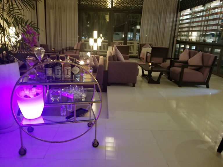 お酒もこちらで飲めるようです