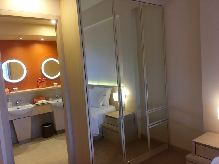 クローゼットの扉を閉めた状態。こちらは引き戸でした。