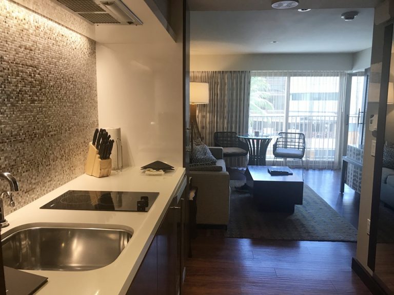 入口から部屋全体