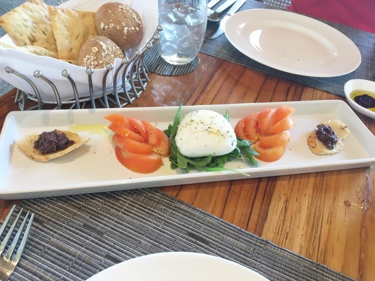 サンセットカフェのカプレーゼ