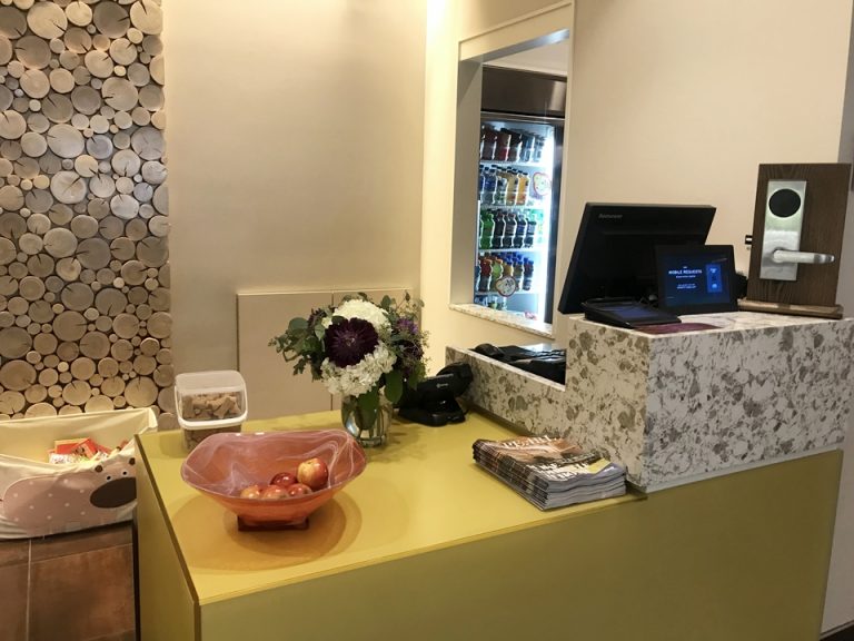 チェックインカウンター アップ