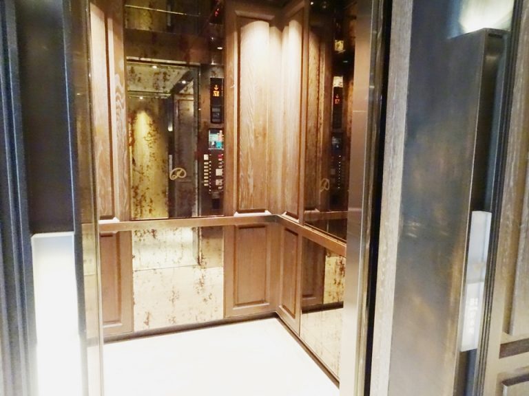 エレベーター_内観