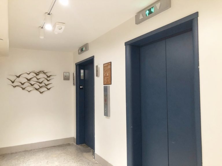 ロビー階エレベーターホール