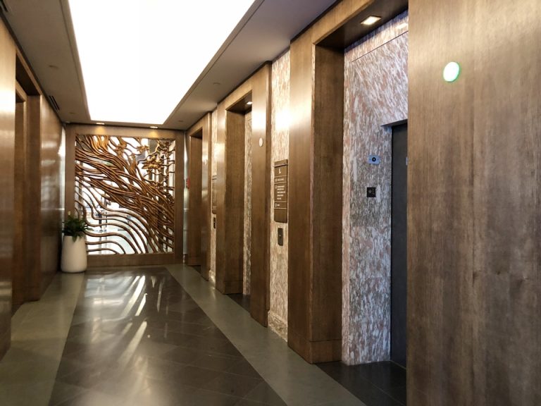 ロビー階エレベーターホール