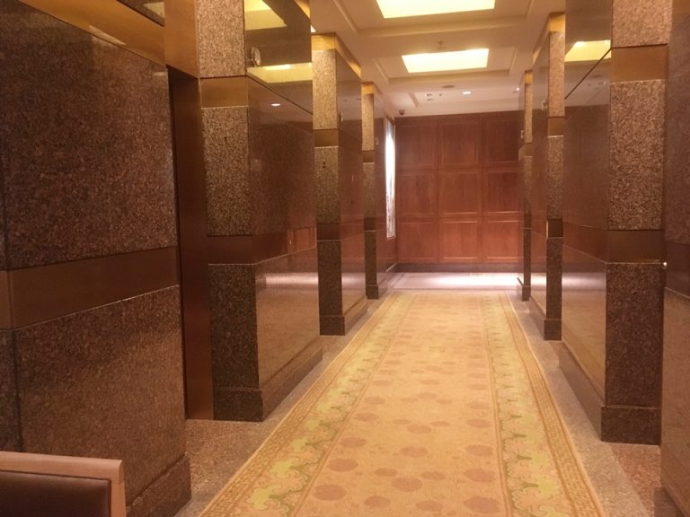 ロビー階エレベーターホール