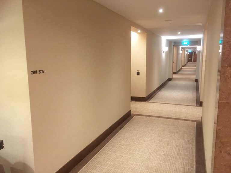 部屋に向かうまでの廊下