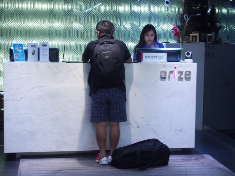 フロントカウンター